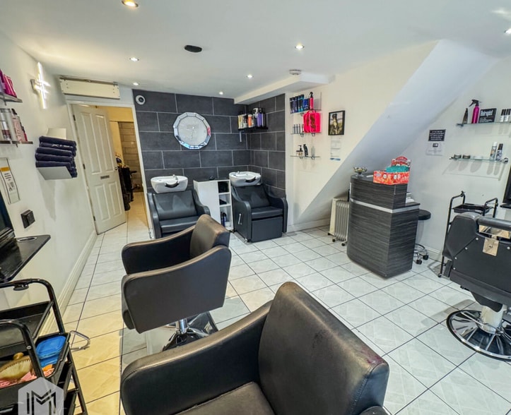 113 Tonge Moor Rd, Bolton for sale - Interior Photo - Image 3 of 9