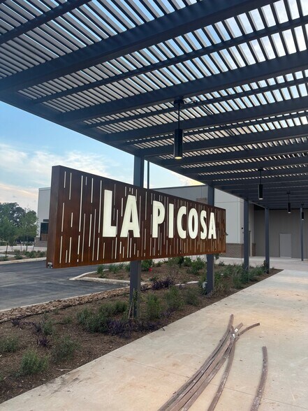 SE Military Rd & SW New Braunfels Ave, San Antonio, TX à louer - Photo du bâtiment - Image 3 de 3