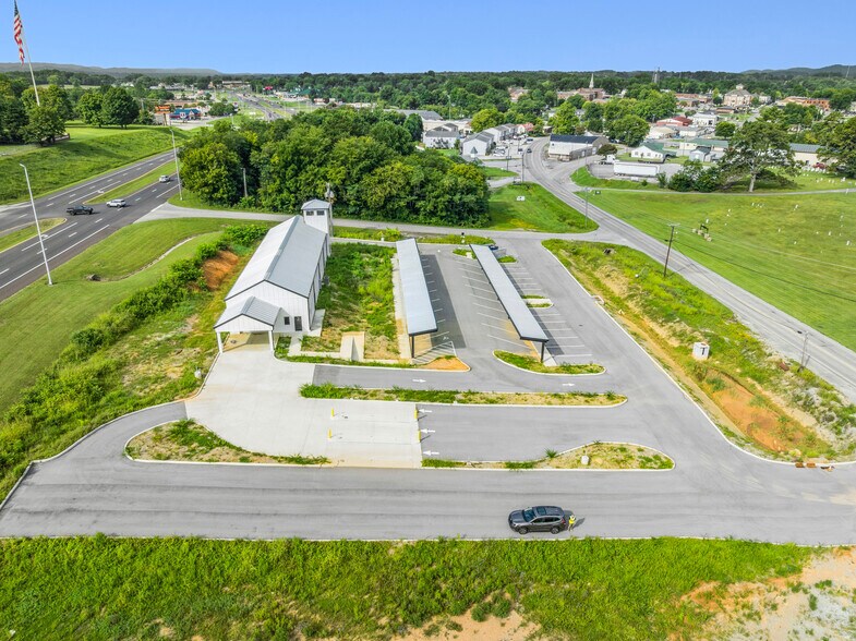 105 Warren St, Madisonville, TN à vendre - Photo du bâtiment - Image 3 de 7