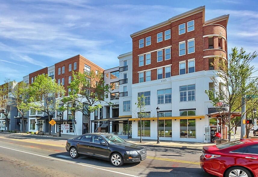 1315 East Blvd, Charlotte, NC for lease - Building Photo - Image 1 of 9