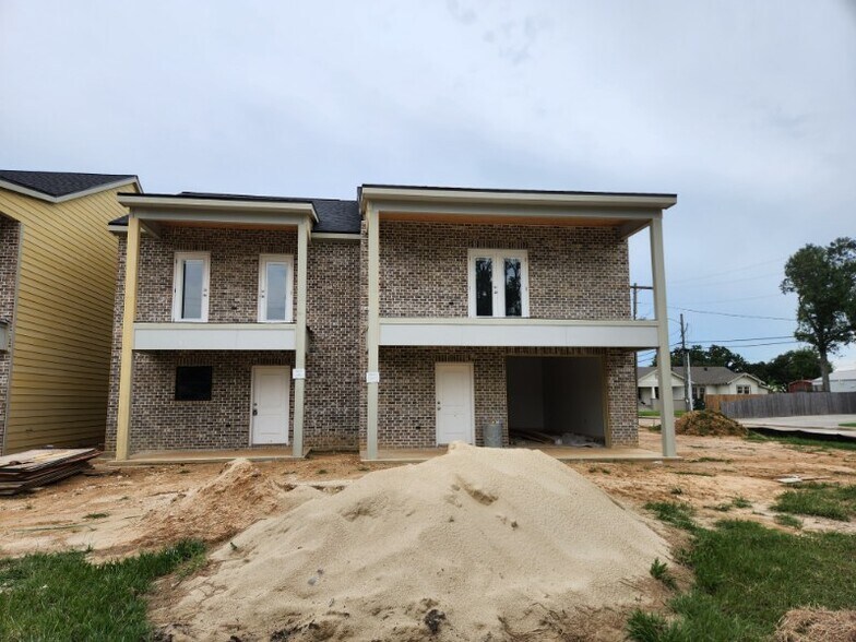 400 10th Street, Lake Charles, LA à vendre - Photo du bâtiment - Image 2 de 9