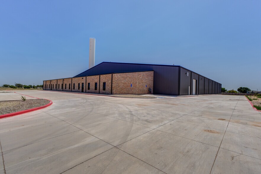 8111 Patel Dr, Wolfforth, TX for lease - Building Photo - Image 2 of 34