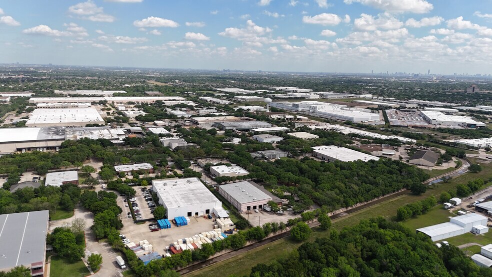 725 Park Two Dr, Sugar Land, TX à vendre - Photo du bâtiment - Image 3 de 3