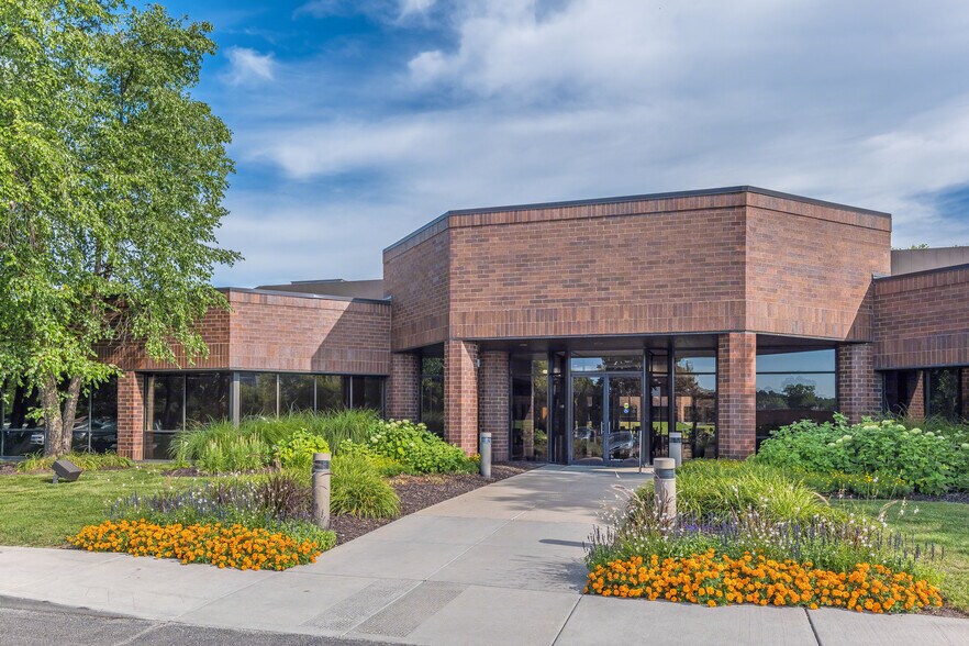 250 N Patrick Blvd, Brookfield, WI for lease - Building Photo - Image 3 of 13