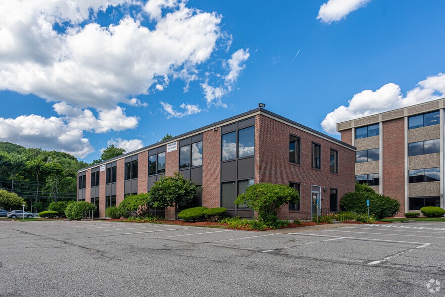 892 Worcester St, Wellesley, MA for lease - Primary Photo - Image 1 of 3