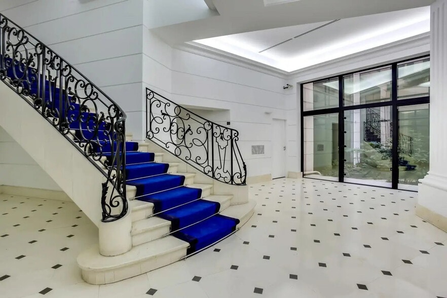 41 Rue De La Bienfaisance, Paris à louer - Hall d’entrée - Image 2 de 14