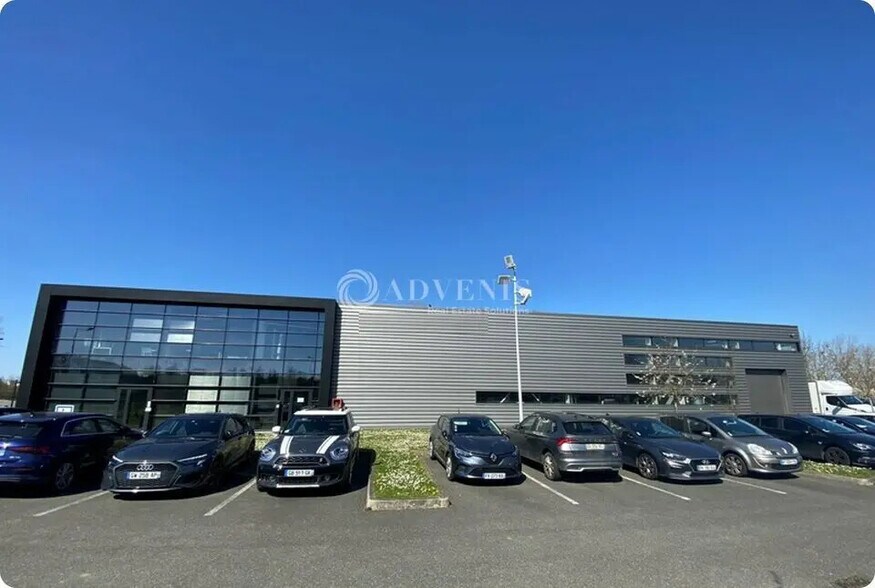 Flex dans Élancourt à louer - Photo du bâtiment - Image 3 de 4