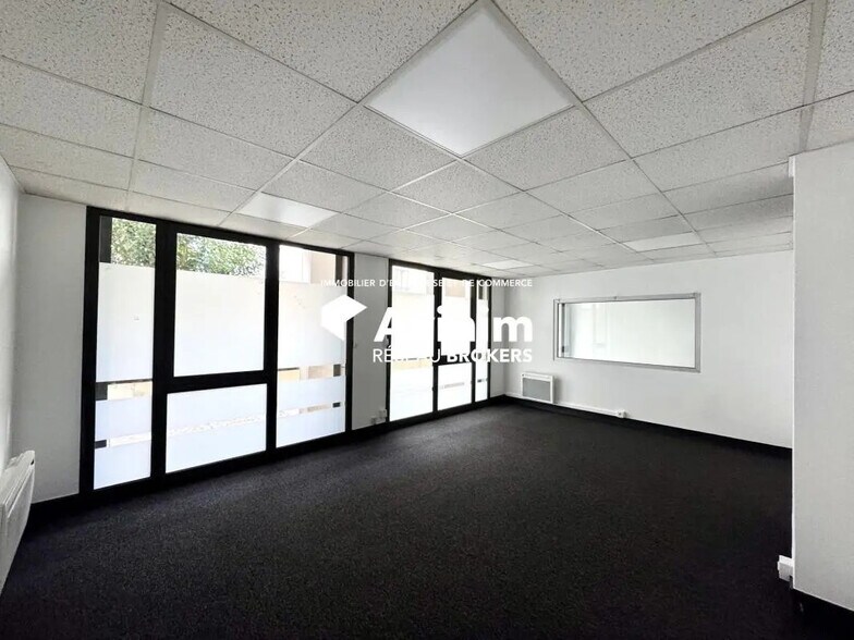 Office in Courbevoie for sale - Interior Photo - Image 3 of 5