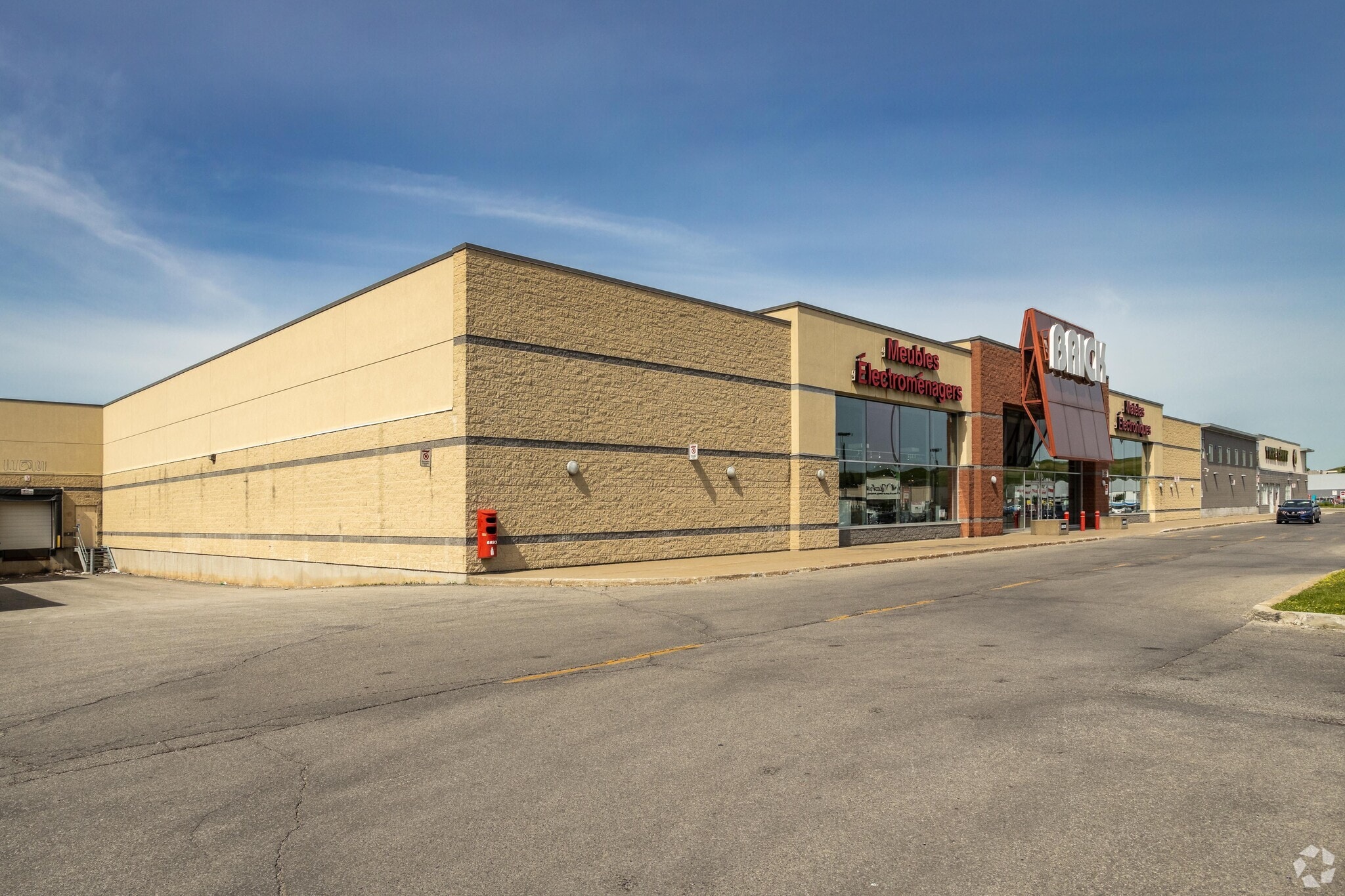 6801-6821 Boul Newman, Montréal, QC for lease Primary Photo- Image 1 of 14