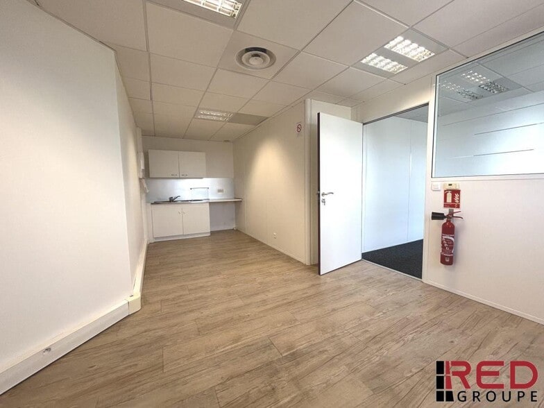 Rue Corindon, Éguilles for lease - Interior Photo - Image 3 of 10