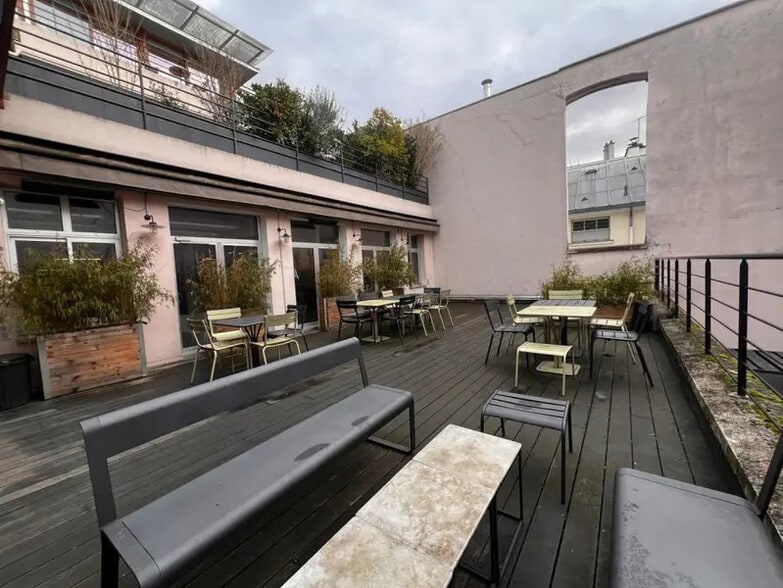 7 Rue Des Petites Ecuries, Paris for sale - Building Photo - Image 1 of 18