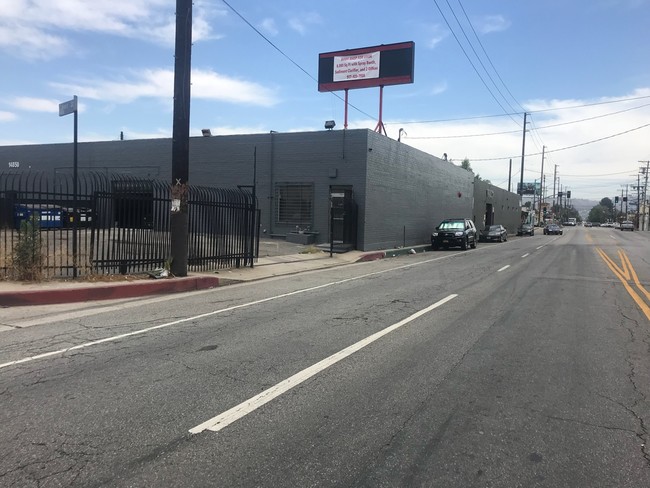 Plus de détails pour 14850 Calvert St, Van Nuys, CA - Industriel à louer