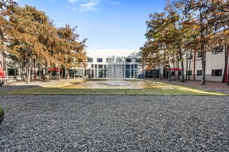 15635 Jacintoport Blvd, Houston, TX à louer Photo du bâtiment- Image 2 de 12