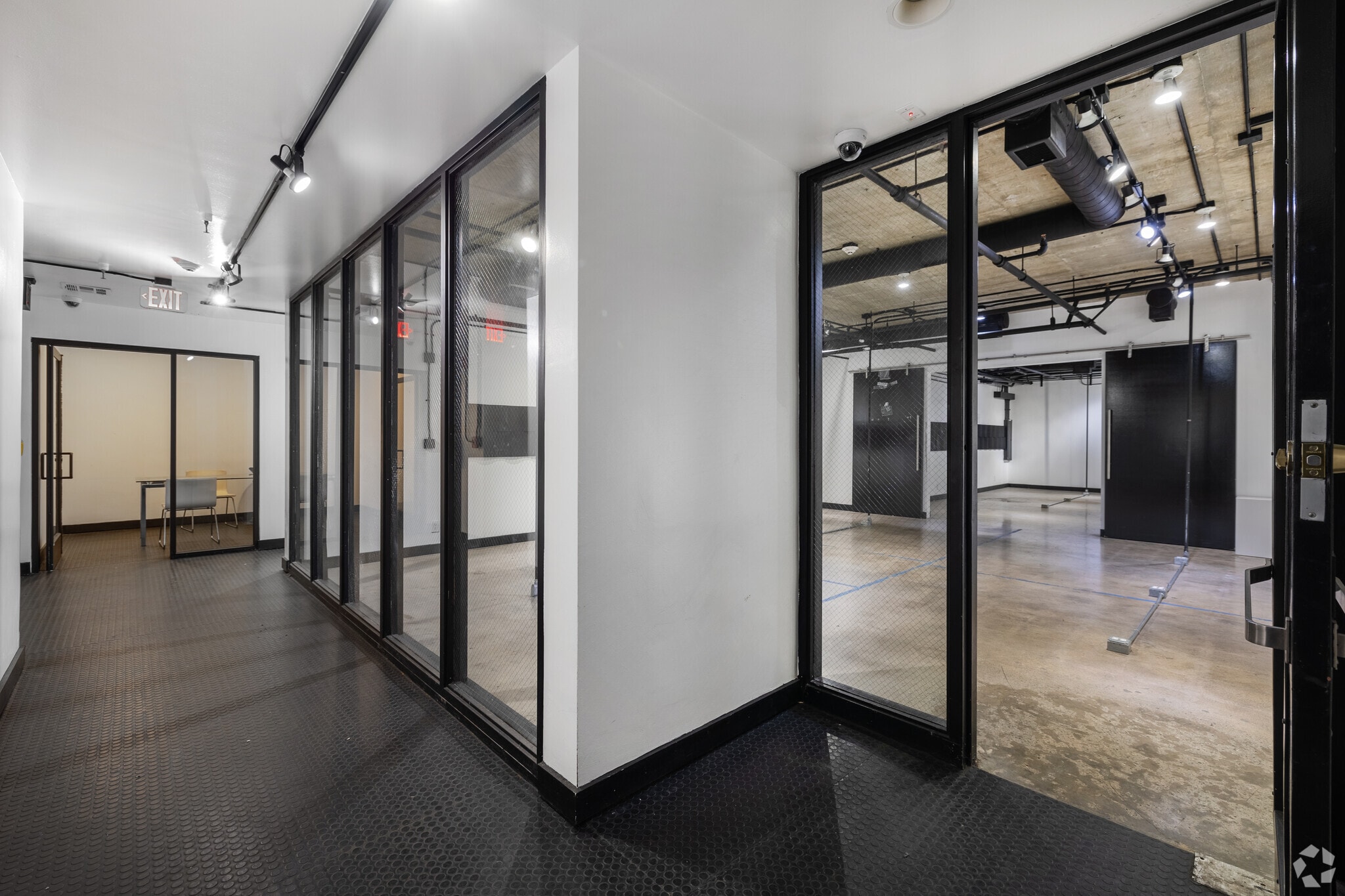 464 N Fairfax Ave, Los Angeles, CA for lease Interior Photo- Image 1 of 6