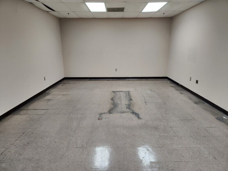 5557 Nashville Rd, Bowling Green, KY à louer - Photo intérieure - Image 3 de 18