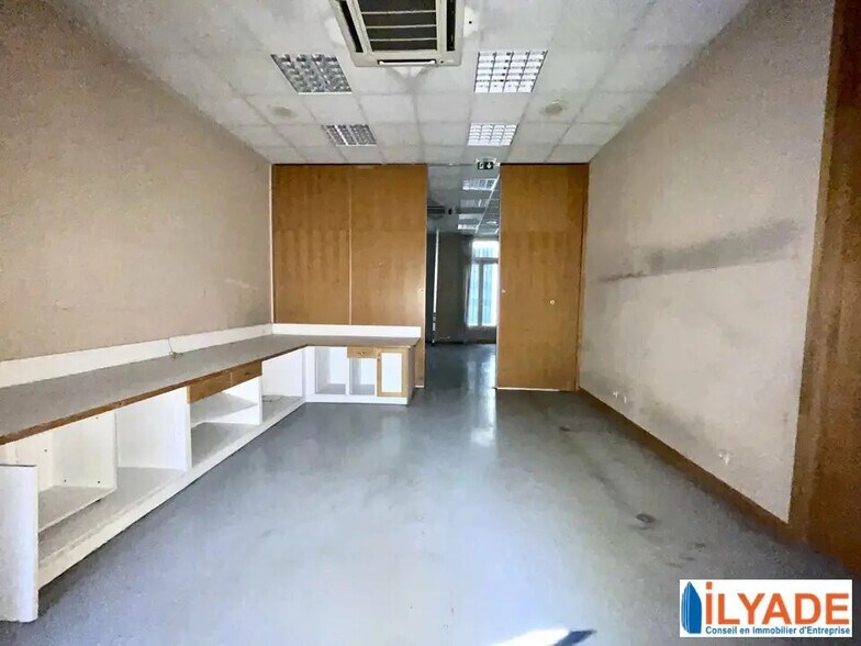 26 Rue Edouard Delanglade, Marseille for lease - Interior Photo - Image 1 of 4