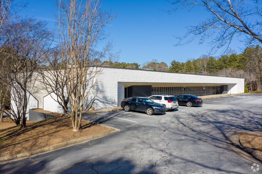 2121 Fountain Dr, Snellville, GA à louer - Photo du bâtiment - Image 1 de 15