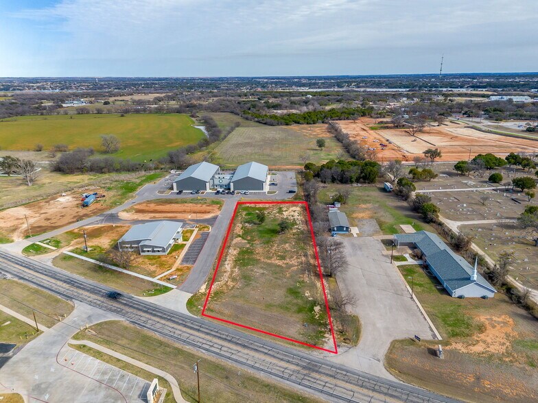 900 Tucker Wy, Granbury, TX à vendre - Photo du bâtiment - Image 2 de 13