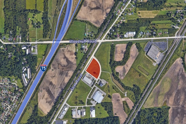 Gossett Dr, Rockwood, MI for sale Primary Photo- Image 1 of 2