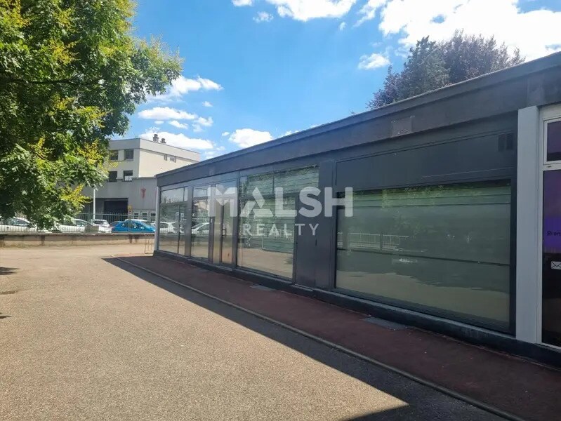 Retail in OULLINS-PIERRE-BÉNITE for lease Building Photo- Image 1 of 4