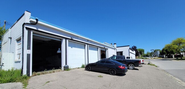 Plus de détails pour 4728 Valley Way, Niagara Falls, ON - Commerce de détail à vendre