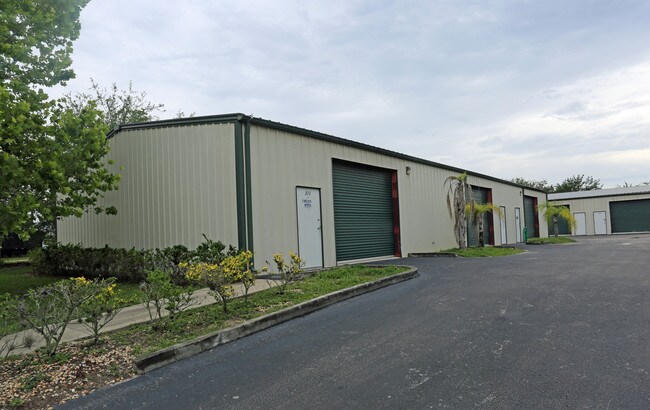 Plus de détails pour 403 Integrated Ct, DeBary, FL - Industriel à louer