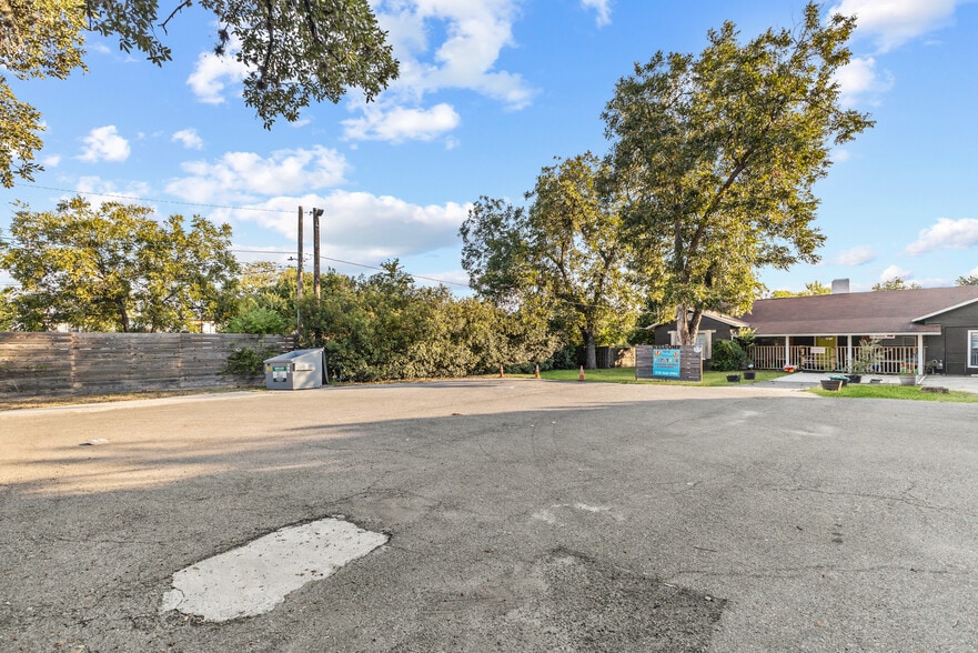 1213 Bandera Rd, San Antonio, TX for sale - Building Photo - Image 3 of 18