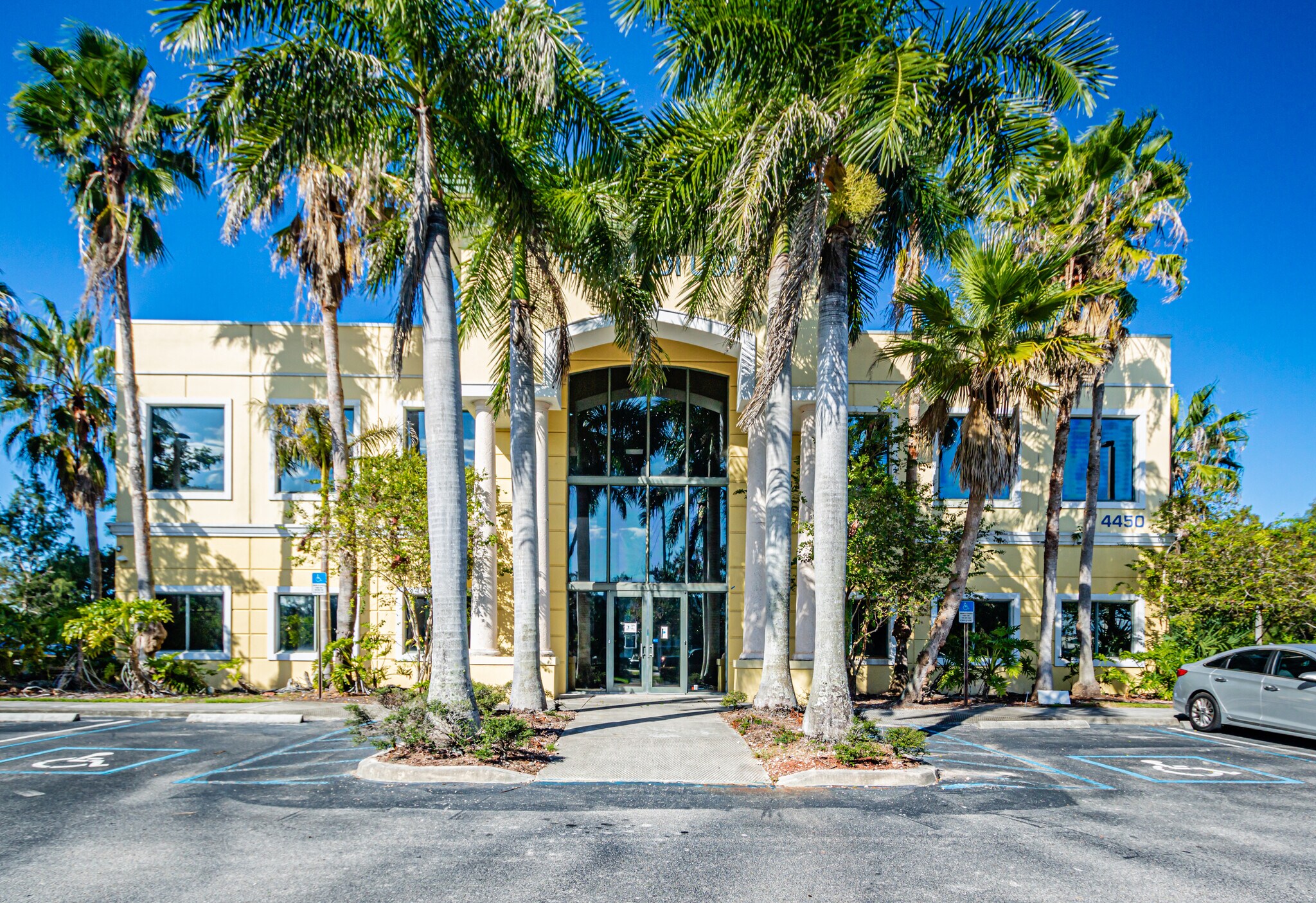 4450 NW 126th Ave, Coral Springs, FL à louer Photo du bâtiment- Image 1 de 31