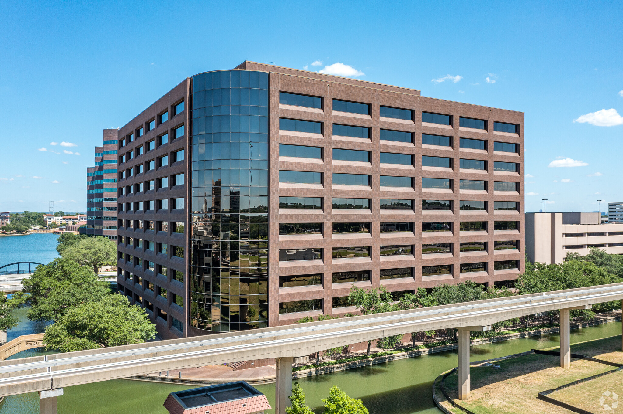 400 E Las Colinas Blvd, Irving, TX à louer Photo du bâtiment- Image 1 de 55