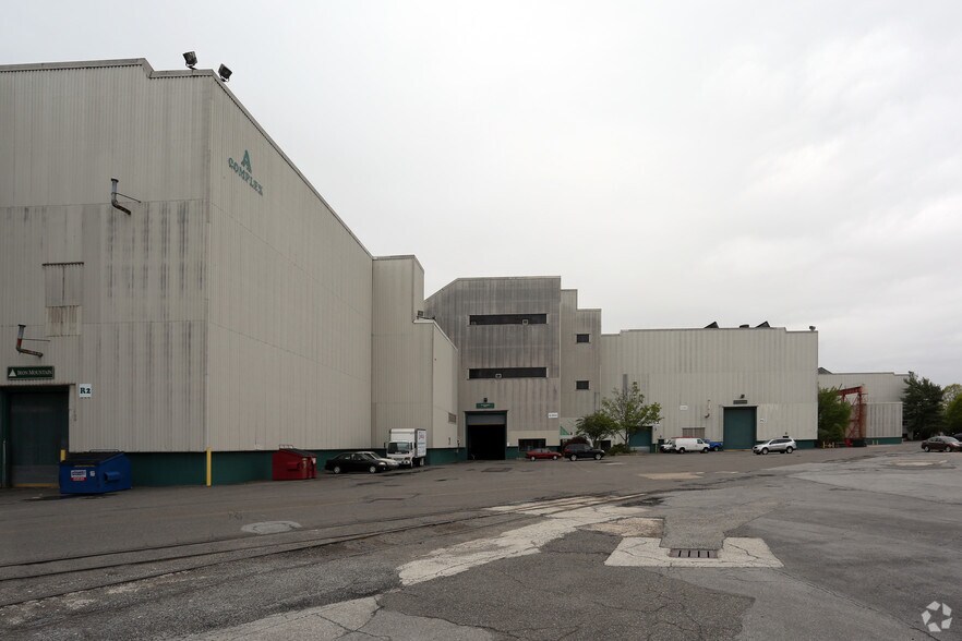 10 Industrial Hwy, Philadelphia, PA à louer - Photo du bâtiment - Image 2 de 2