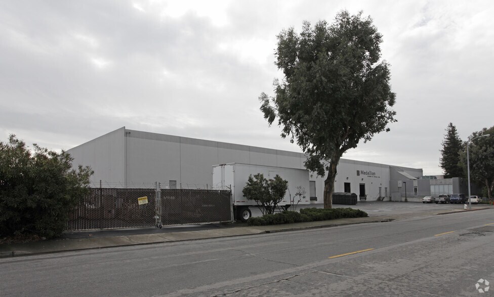 2434 Polvorosa Ave, San Leandro, CA for lease - Primary Photo - Image 1 of 4
