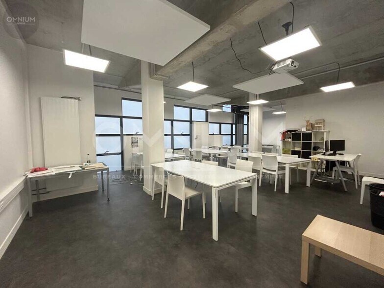 Office in Lyon for sale - Interior Photo - Image 3 of 6