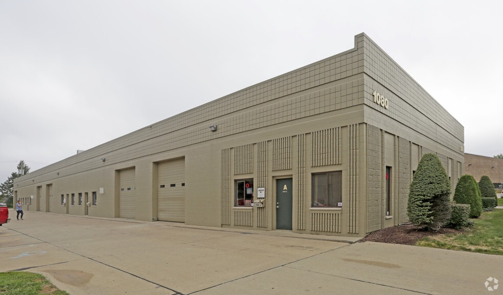 1074-1080 Centre Rd, Auburn Hills, MI for lease - Building Photo - Image 3 of 3