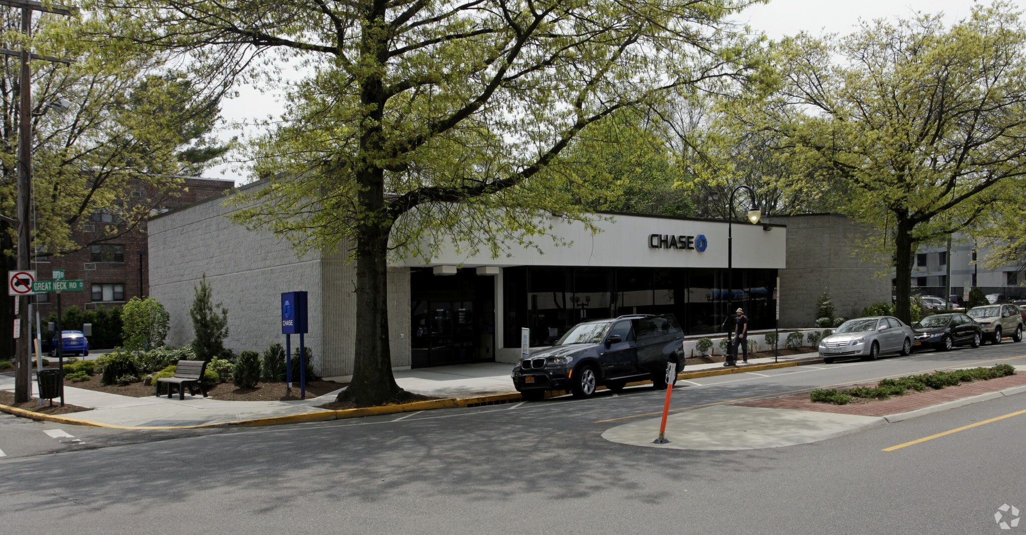 2-50 Great Neck Rd, Great Neck, NY for lease Building Photo- Image 1 of 3