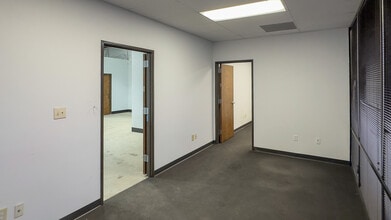 10737 W Gateway Blvd, El Paso, TX à louer Photo du bâtiment- Image 1 de 6