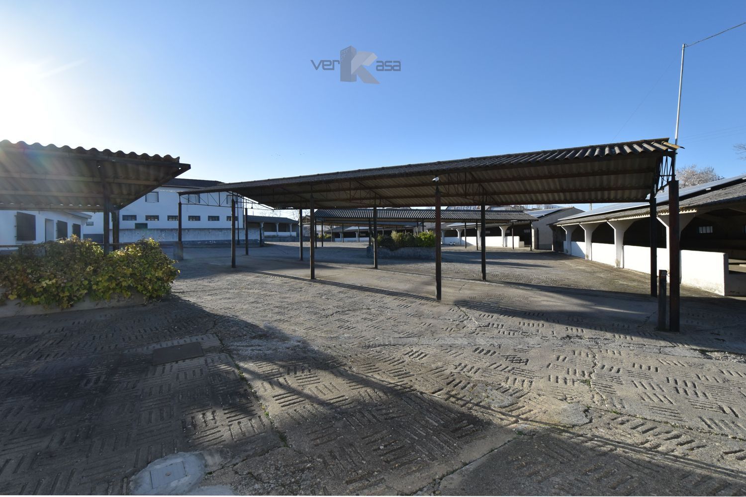 Industrial in Pinto, Madrid for sale Primary Photo- Image 1 of 42