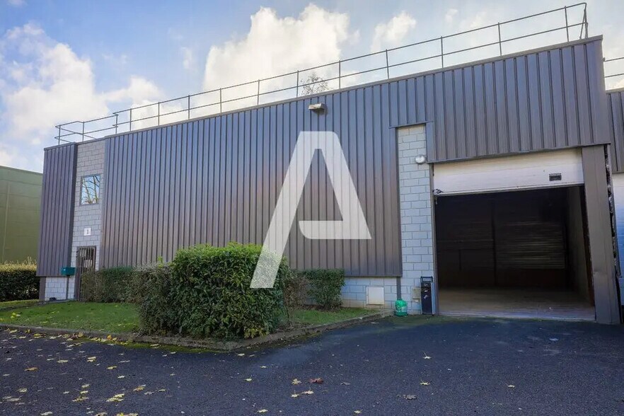 Flex in Collégien for lease - Building Photo - Image 3 of 5