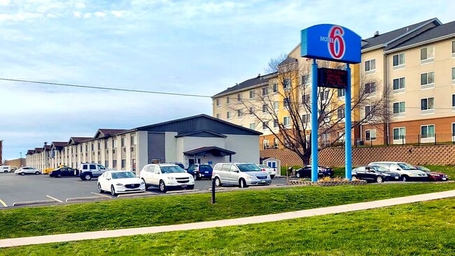 Plus de détails pour 616 33rd Ave SW, Cedar Rapids, IA - Services hôteliers à vendre