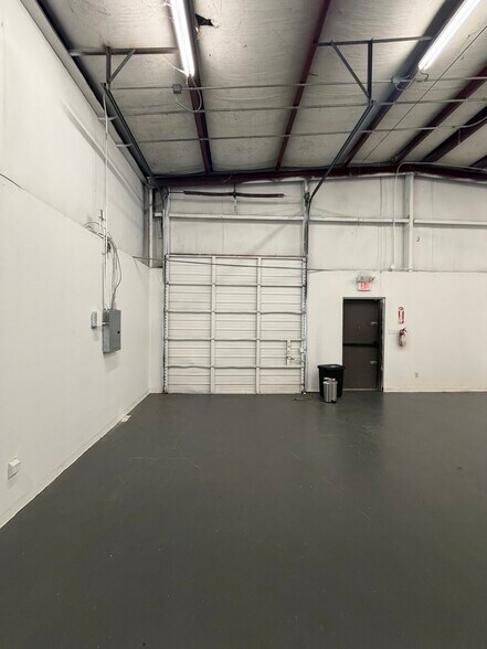 4429 Spencer Hwy, Pasadena, TX à louer - Photo du bâtiment - Image 2 de 25