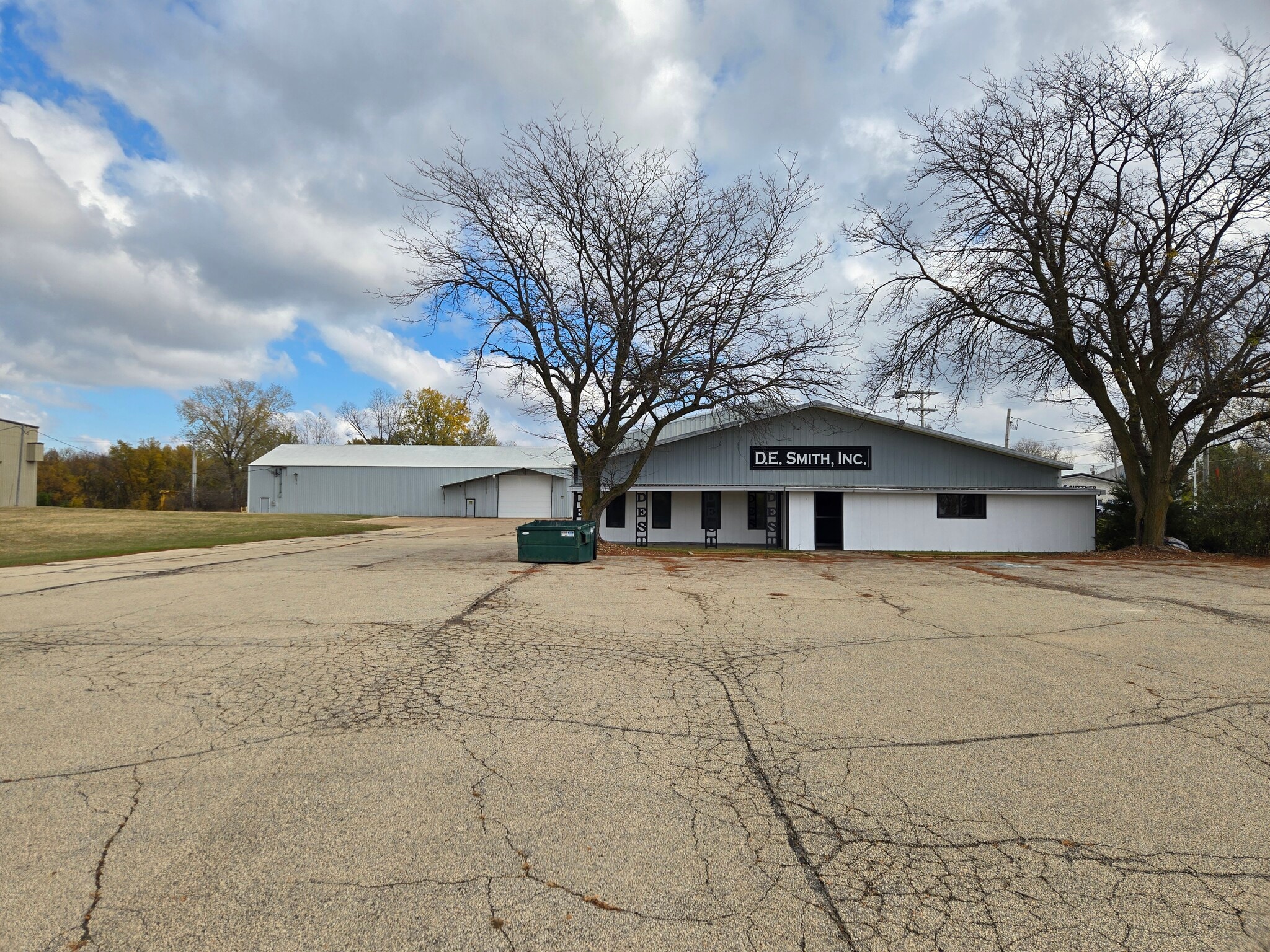 14836 W Ridge Ln, Dubuque, IA for lease Primary Photo- Image 1 of 2