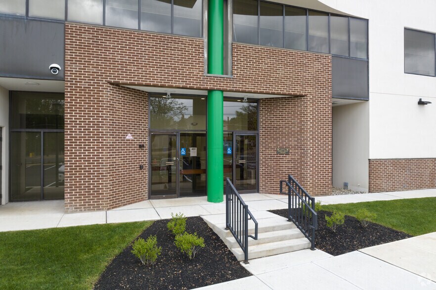 4 Haddonfield Rd, Cherry Hill, NJ à louer - Photo du bâtiment - Image 3 de 21