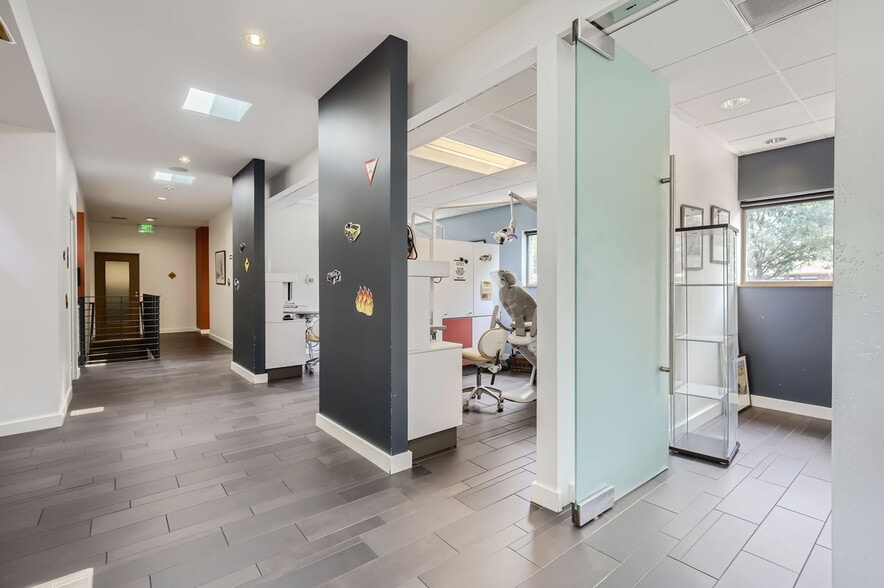 1818 W Mountain View Ave, Longmont, CO à vendre - Photo intérieure - Image 1 de 7