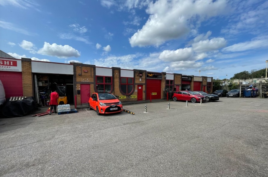 Malham Rd, London for lease - Primary Photo - Image 1 of 1