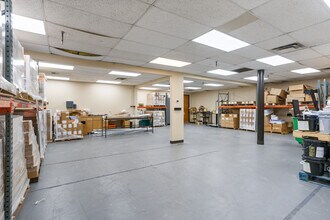 805 W Carrier Pky, Grand Prairie, TX à louer Photo du bâtiment- Image 2 de 4