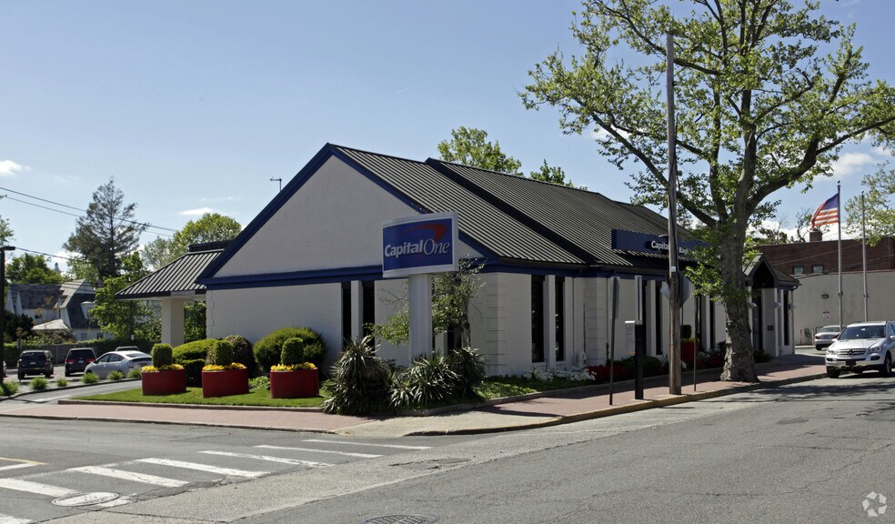 540 Middle Neck Rd, Great Neck, NY à louer - Photo du bâtiment - Image 2 de 8