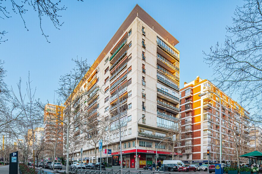 Paseo de la Castellana, 178-180, Madrid, Madrid à louer - Photo du bâtiment - Image 3 de 5
