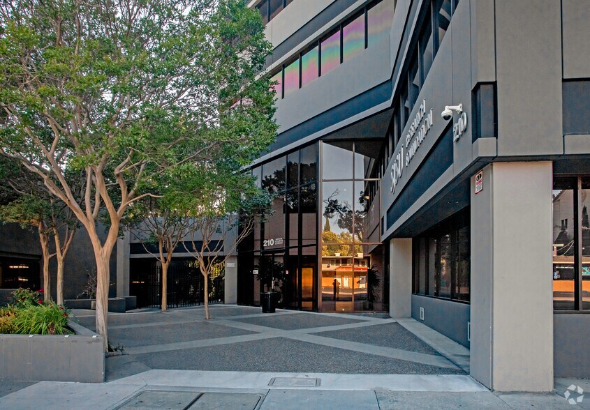 210 N 4th St, San Jose, CA à louer - Photo du bâtiment - Image 3 de 13