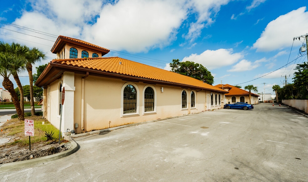 2120 N Dixie Hwy, Boca Raton, FL for lease - Building Photo - Image 2 of 22