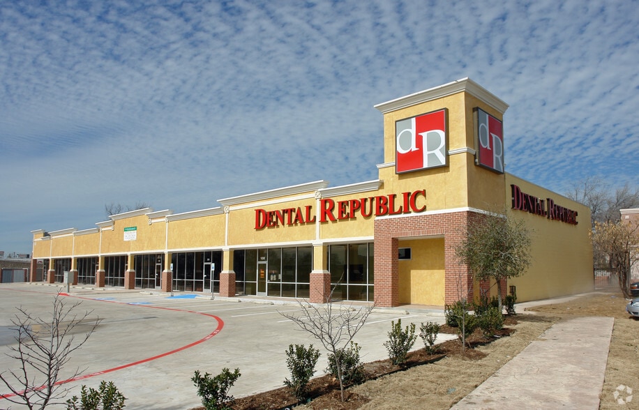 3211 W Northwest Hwy, Dallas, TX for lease - Building Photo - Image 3 of 11