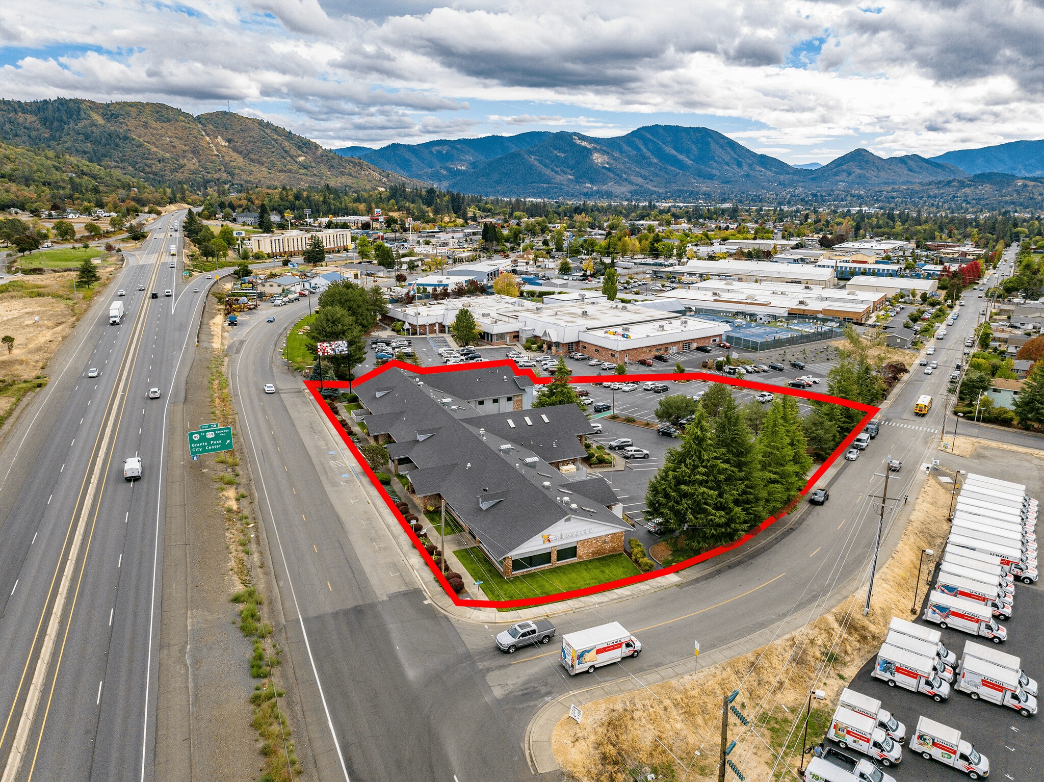 2166 NW Vine St, Grants Pass, OR à vendre Photo du bâtiment- Image 1 de 148